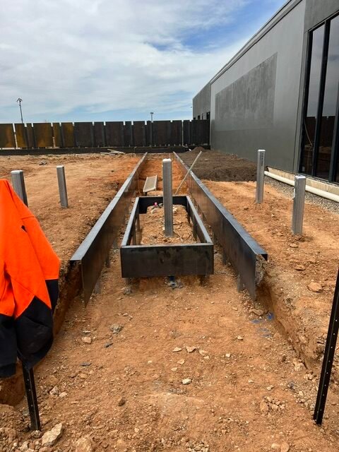 The main steel components establish the water feature’s long linear form.